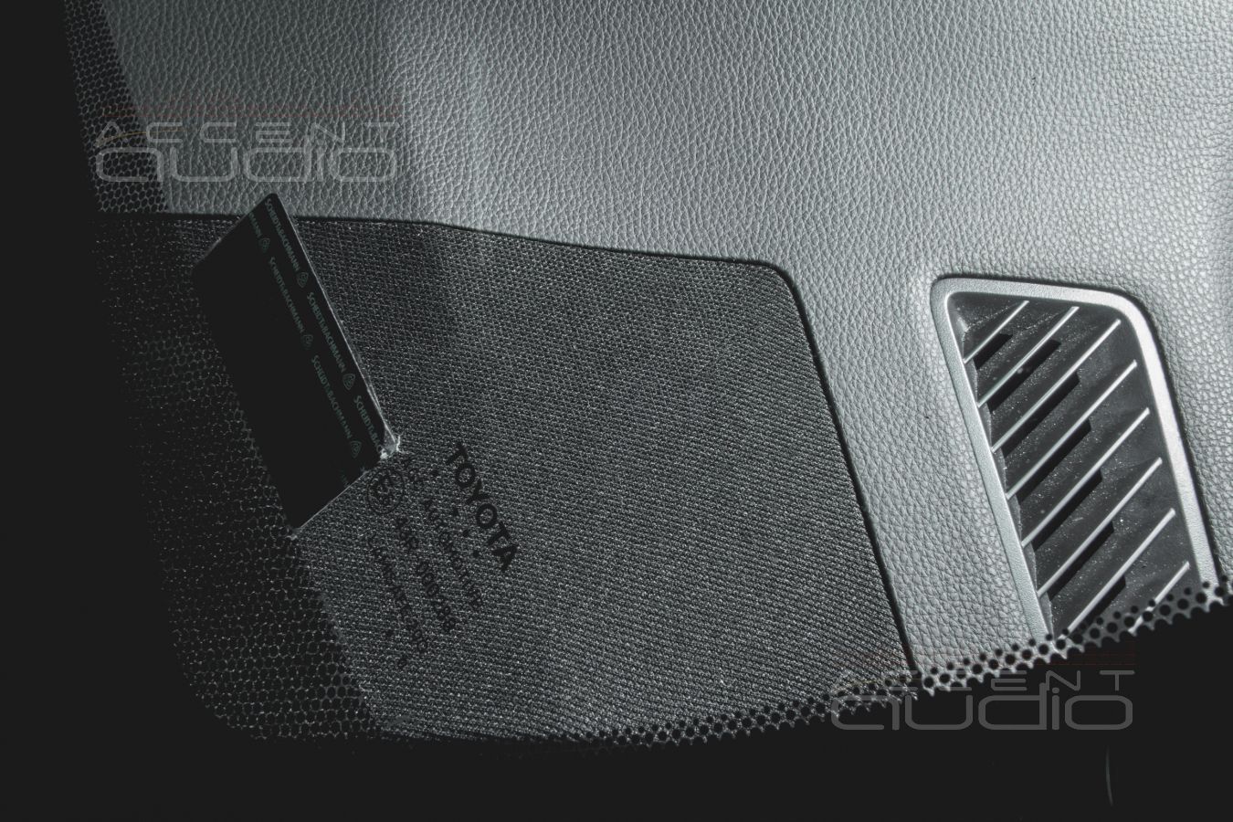 Установка среднечастотных динамиков штатно в нештатные места Toyota RAV4