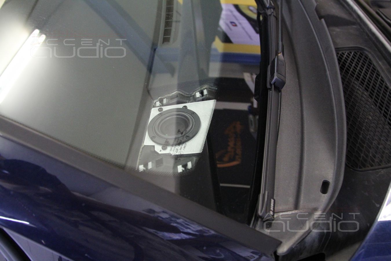 Новая акустика в Porshe Macan - среднечастотные излучатели ScanSpeak