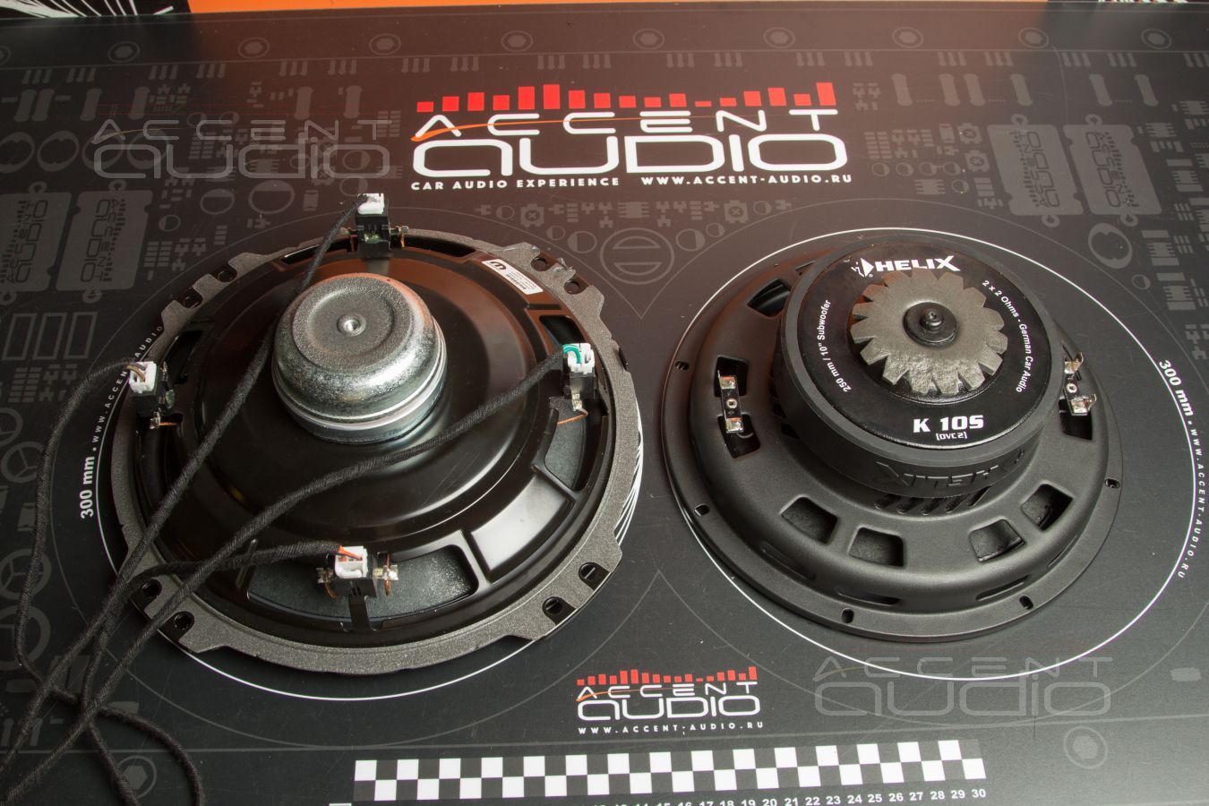 Сабвуфер Helix вместо подделки под Alpine для Jeep Wrangler Rubicon