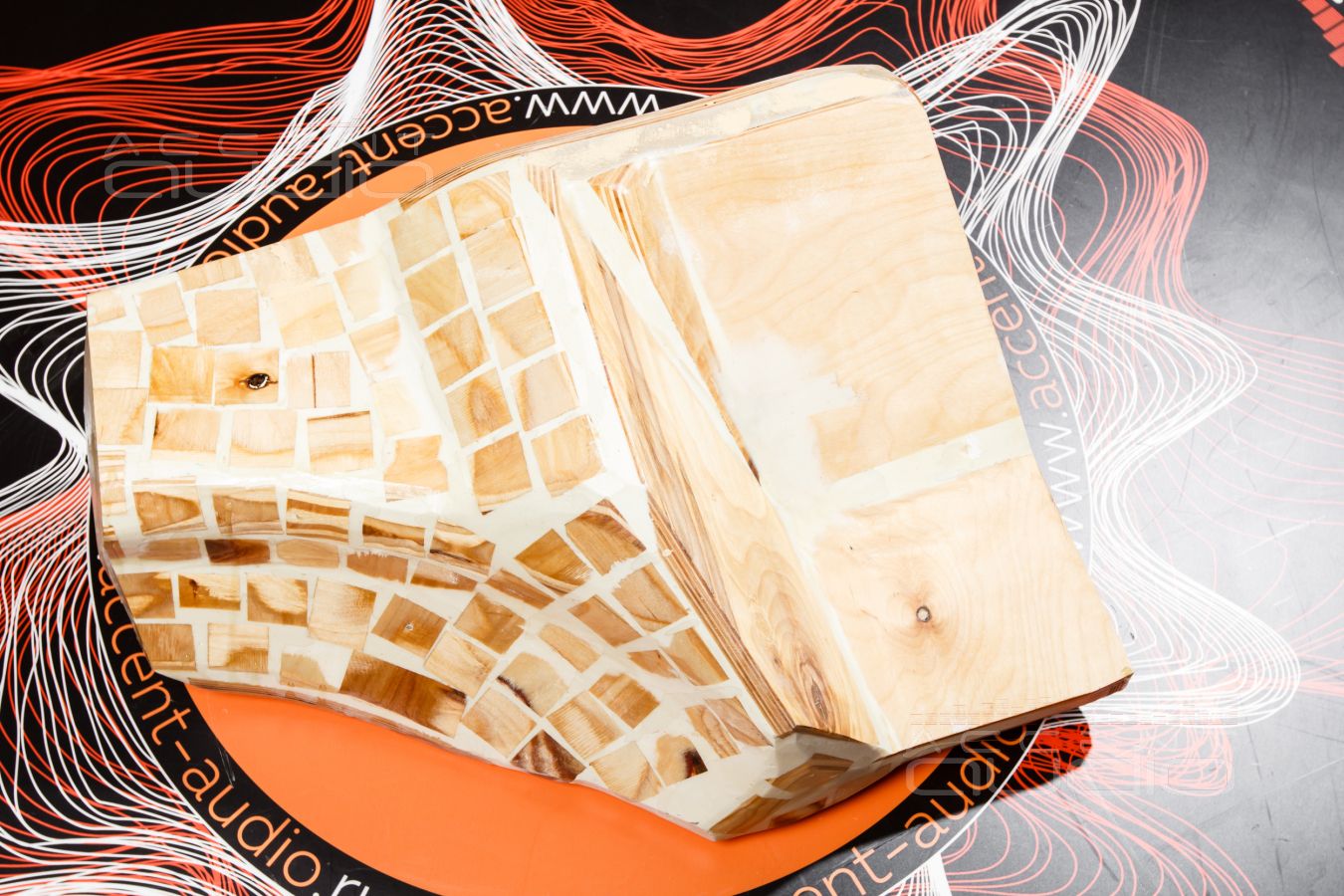 Действительно сложно, действительно сабвуфер, действительно полная интеграция: Dego в Escalade