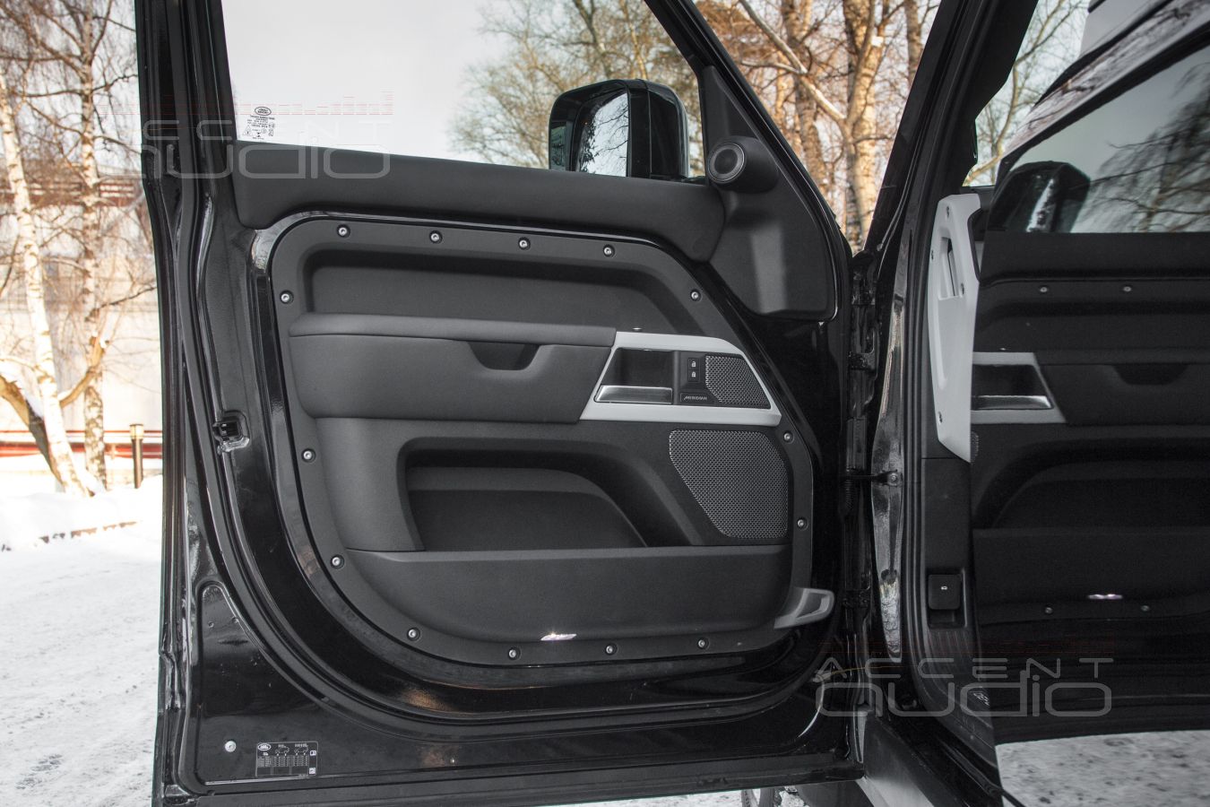 Аудиоподготовка дверей и установка мидбасовых динамиков Brax ML6D в LandRover Defender