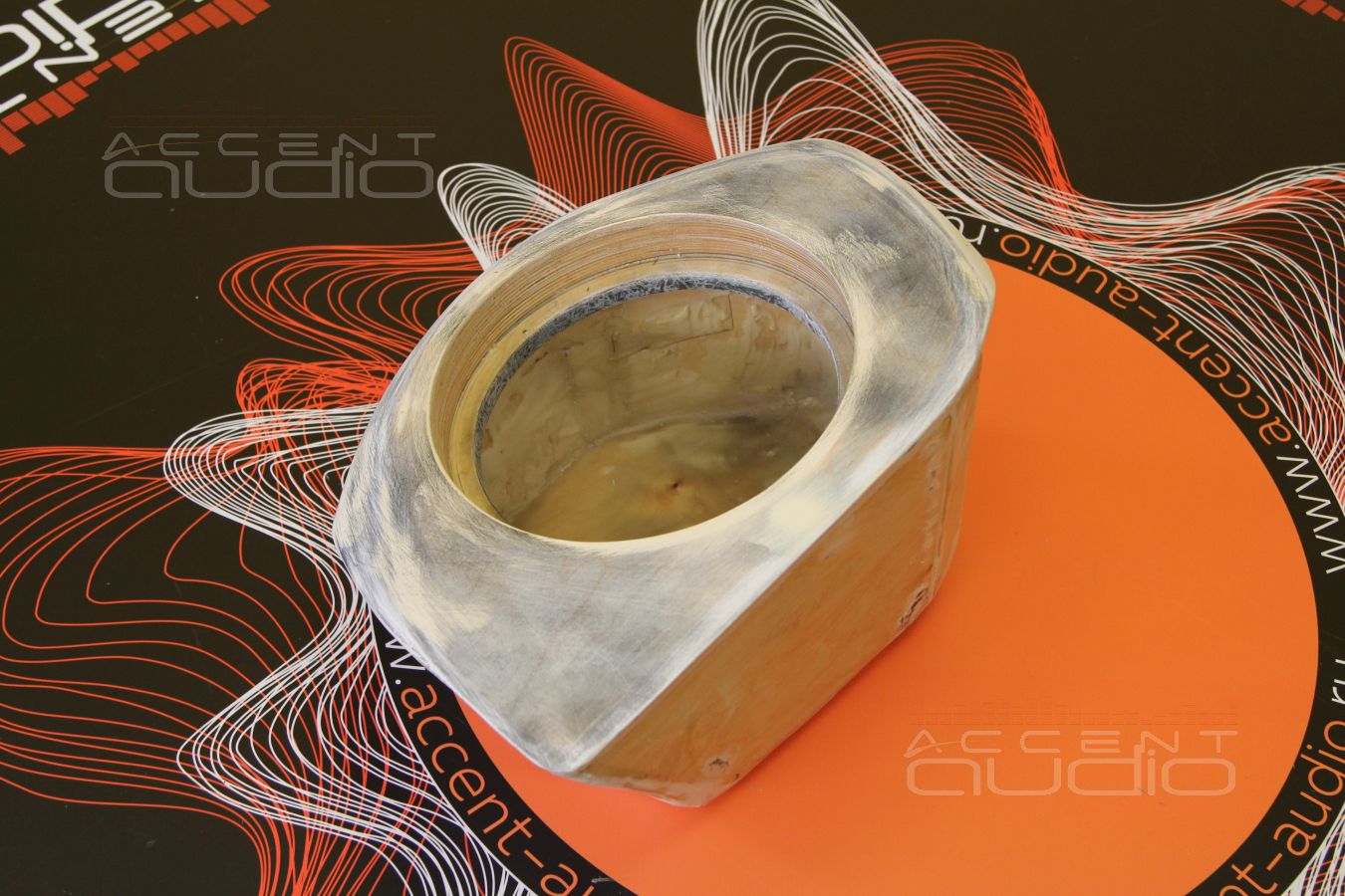 Сабвуфер стелс с головкой от JLAudio специально для BMW 730LD