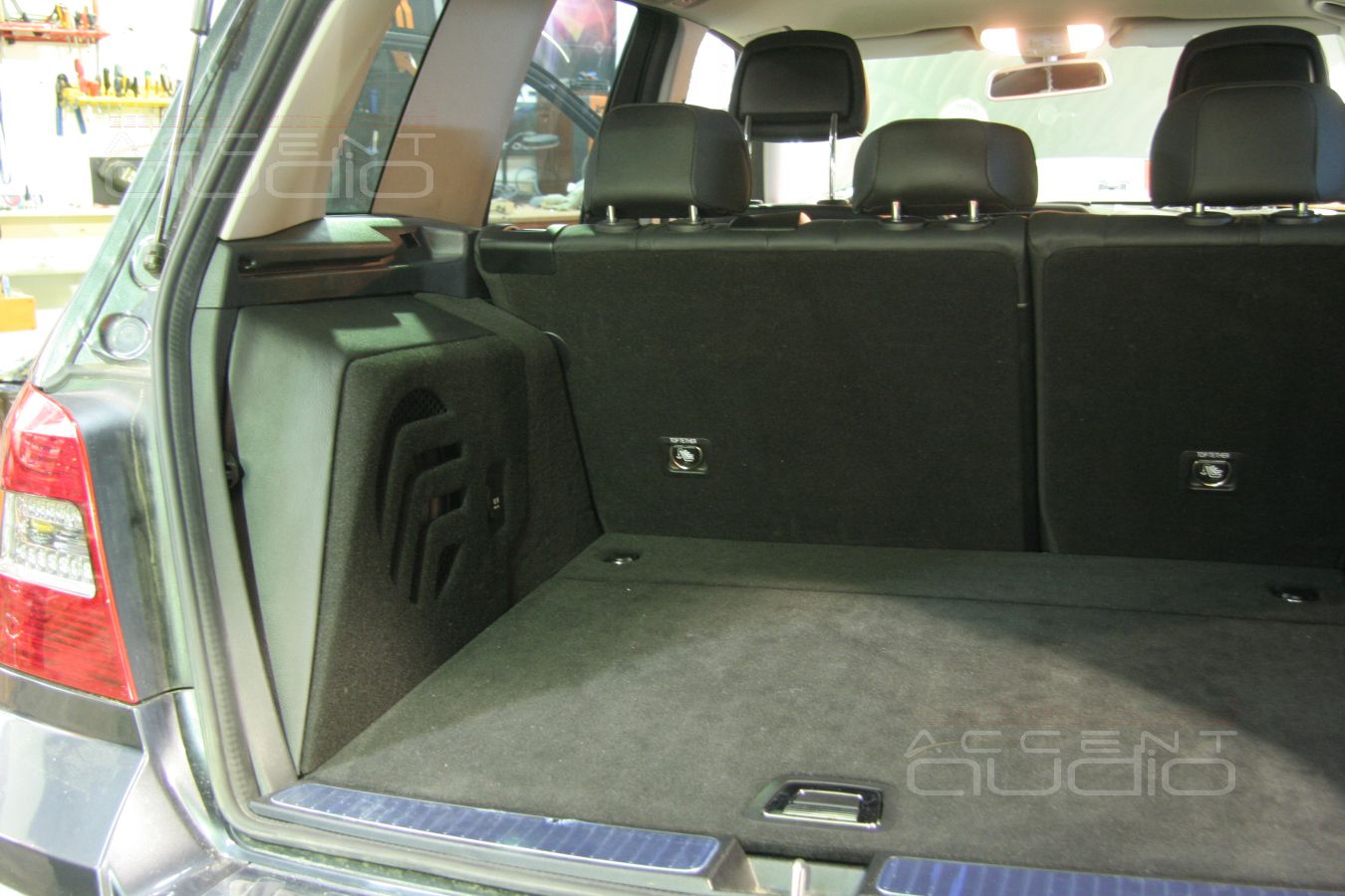 Сабвуфер Eton HEX в Mercedes GLK 350