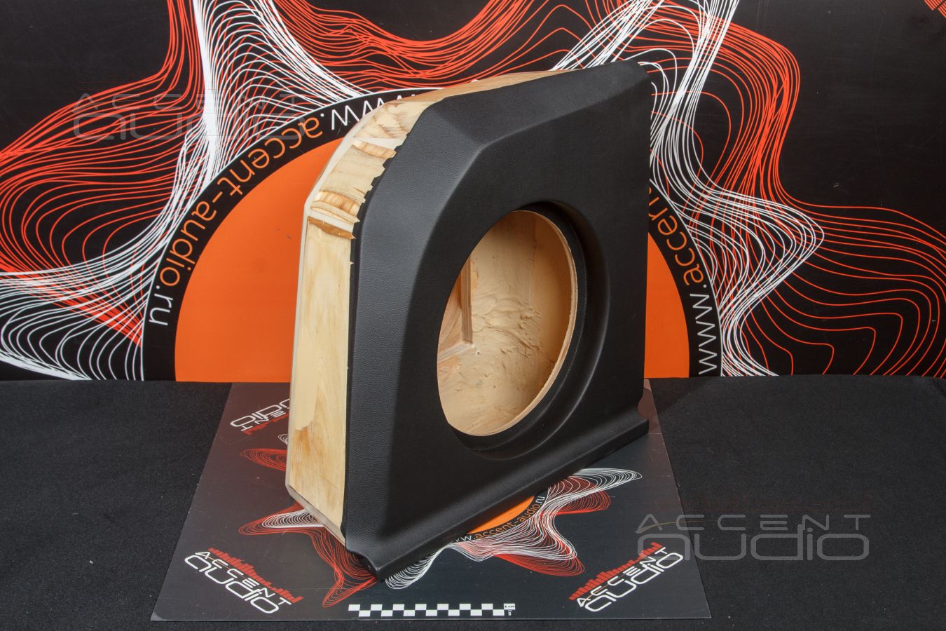 Сабвуфер-стелс – искусство снаружи, правильный бас изнутри