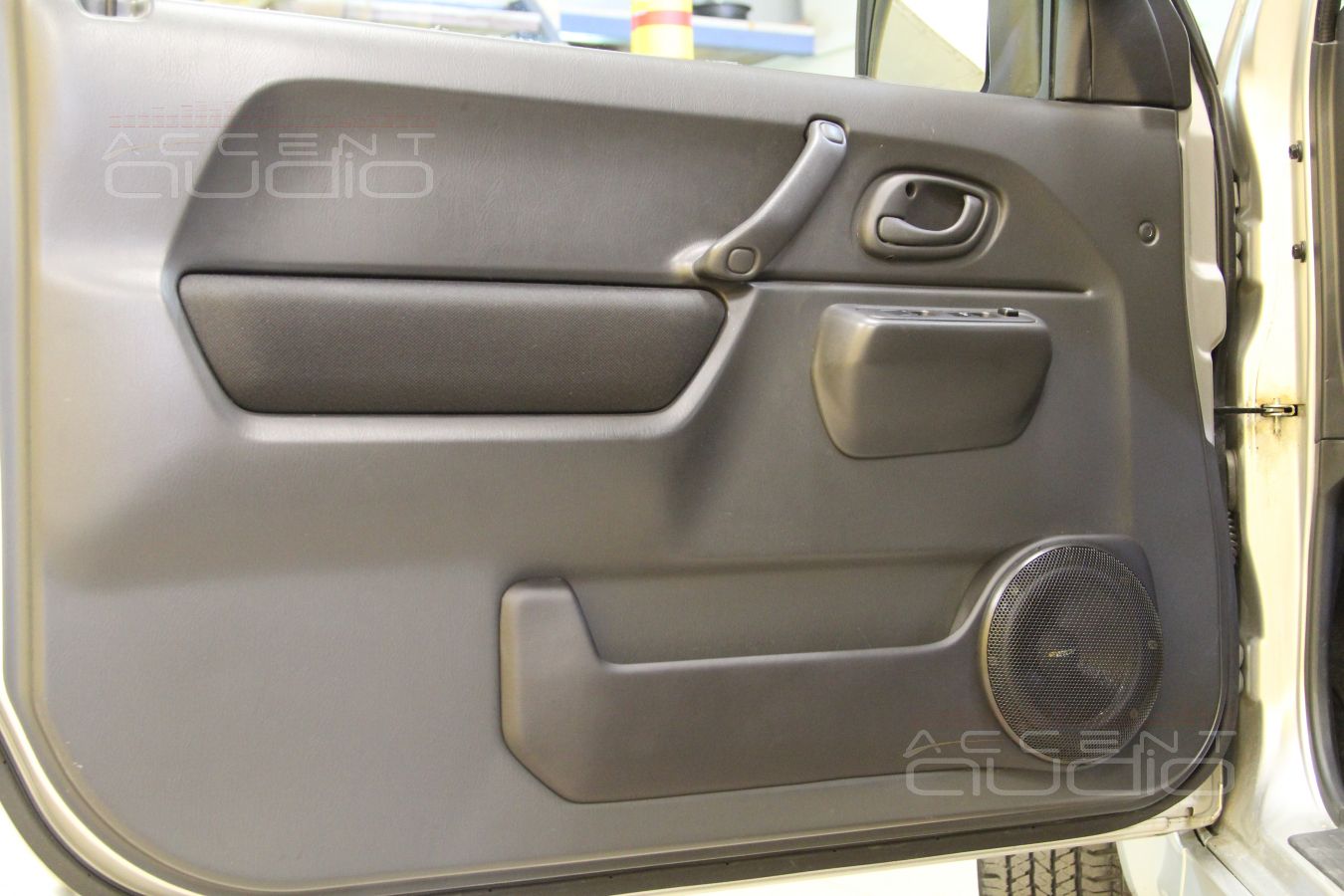 Suzuki Jimny: отличный звук легко и изящно