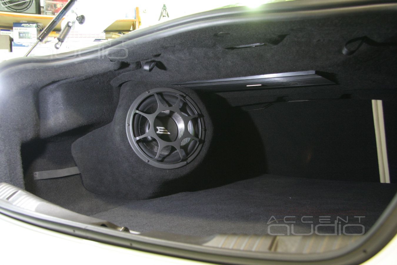 Установка усилителя и сабвуфера в Jaguar XF