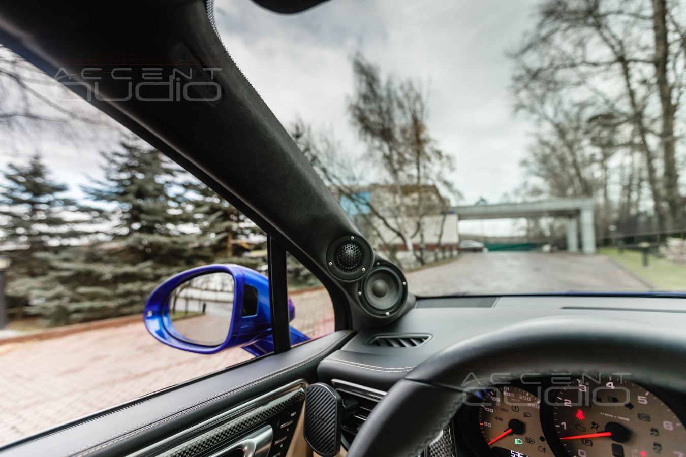 Подиумы для новых СЧ-ВЧ излучателей Brax и ScanSpeak для Porsche Macan