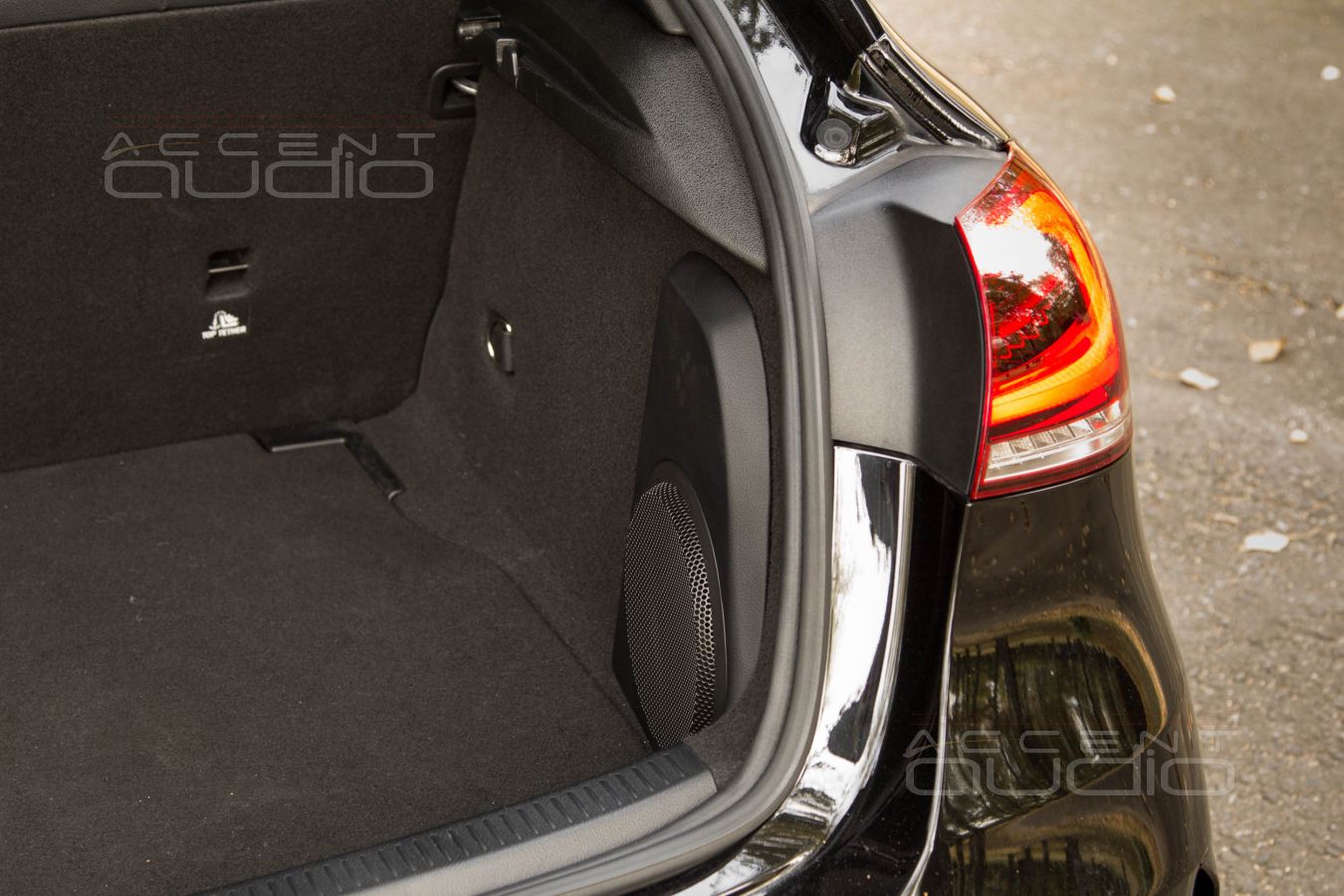 Сабвуфер-стелс: полная интеграция сабвуфера в Mercedes-Benz A-Class AMG