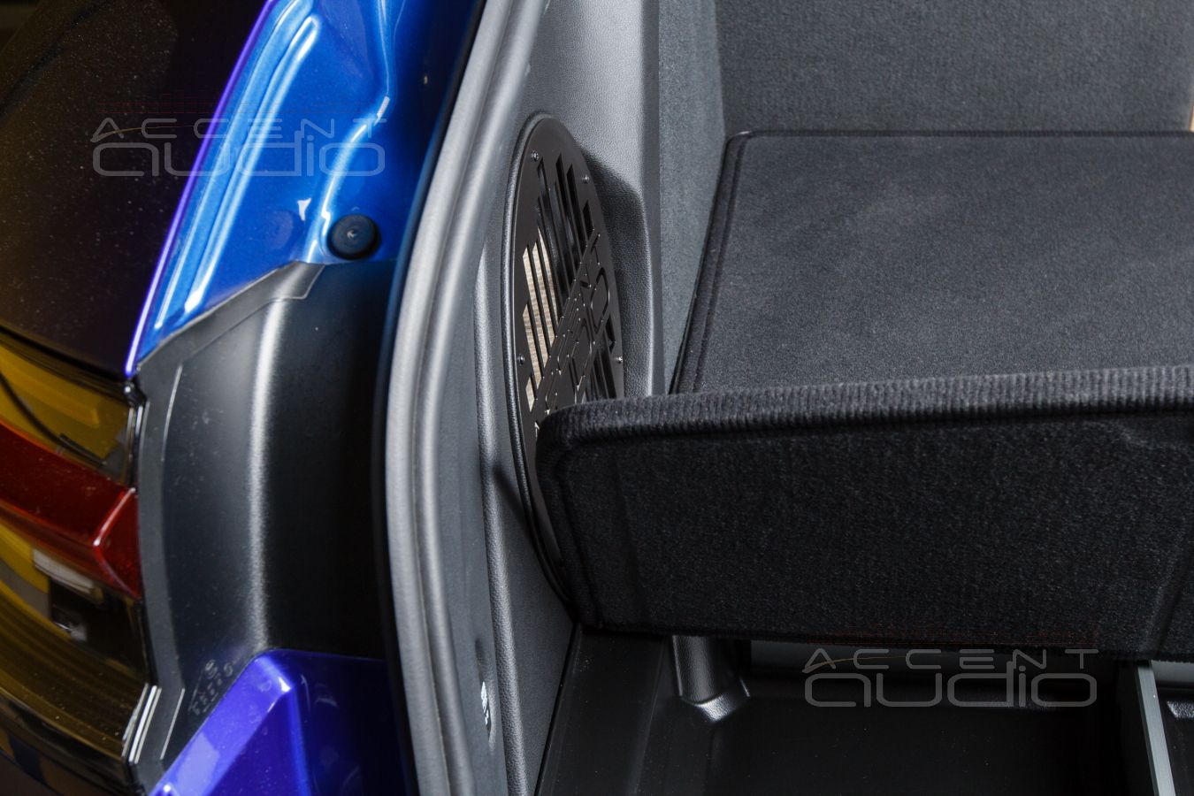 Сабвуфер-стелс для Porsche Macan со вторым полом