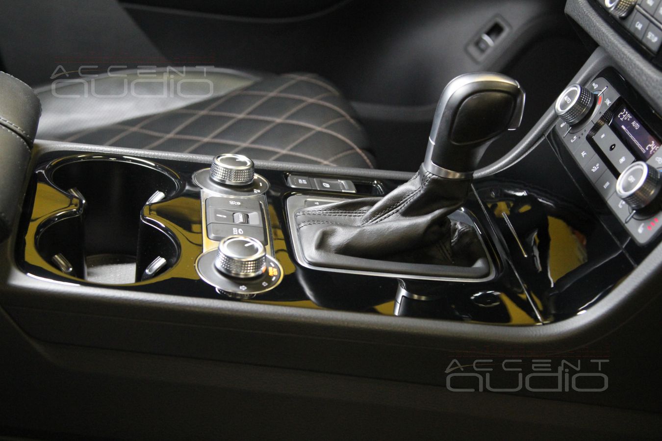 Классный звук, отличная шумка, вот только машина не новая - бесят царапки