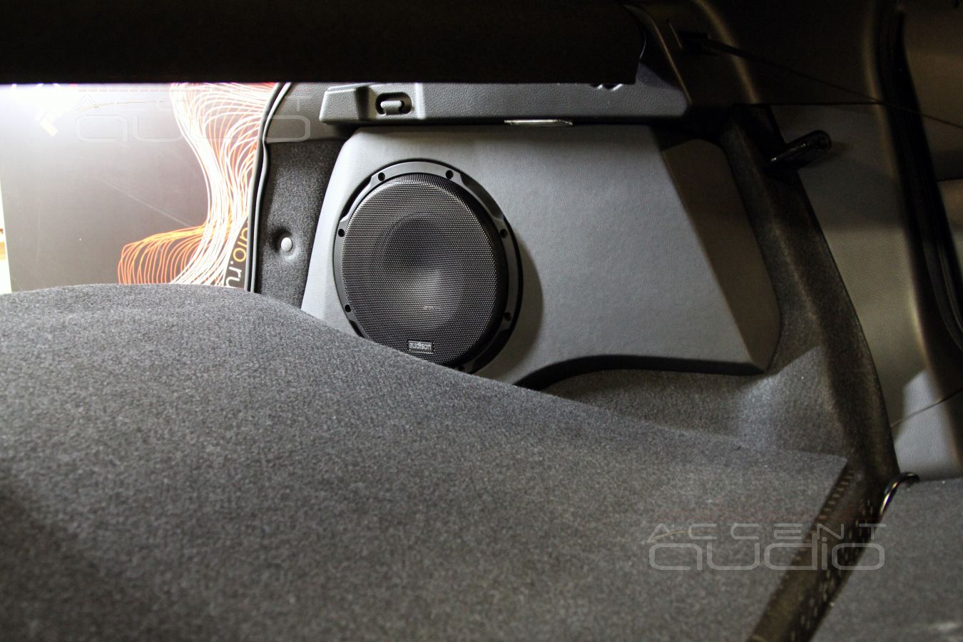 Возвращаемся к теме сабвуфера! Установка Audison Prima APS 10D.