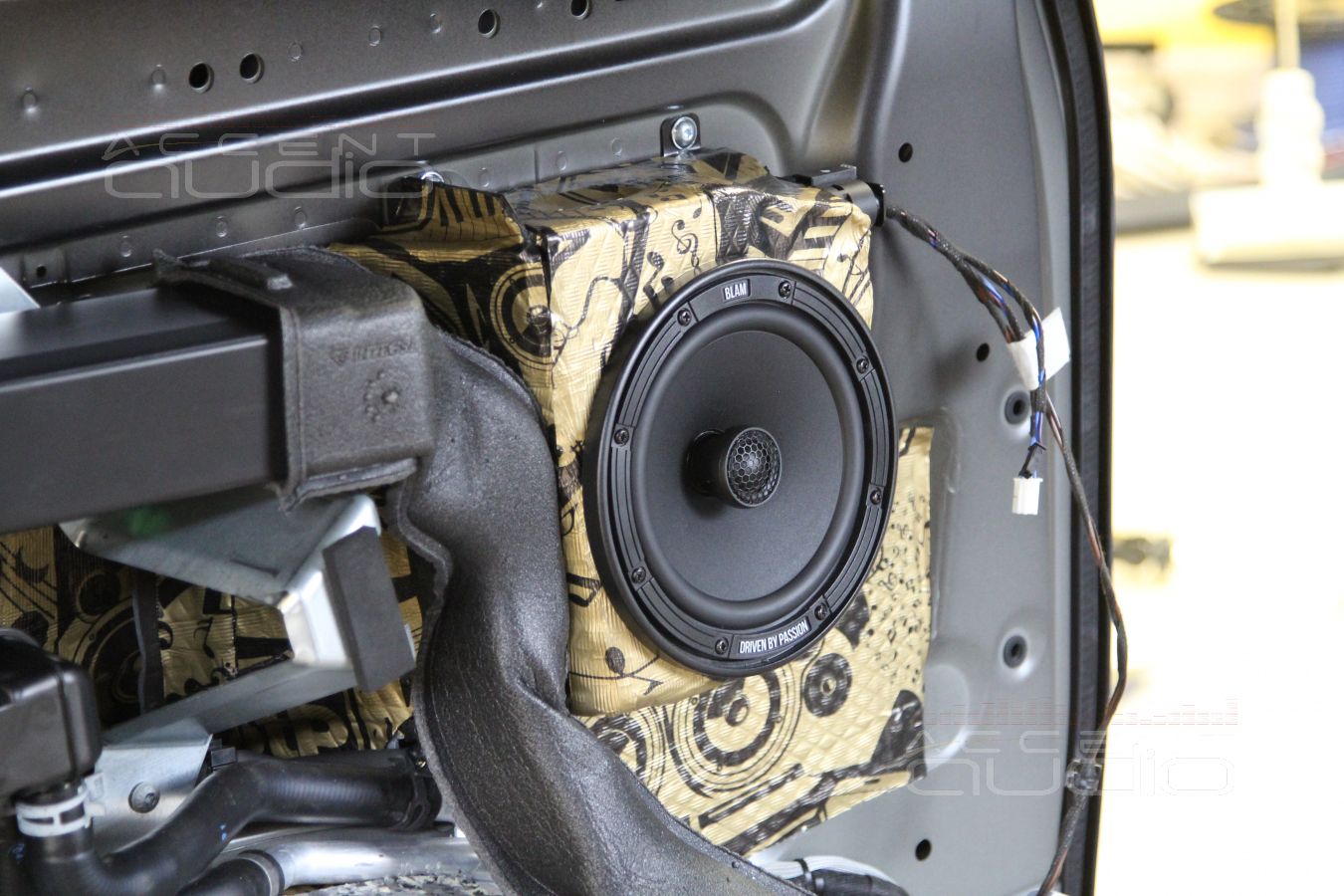 Тыловая акустика в Vito