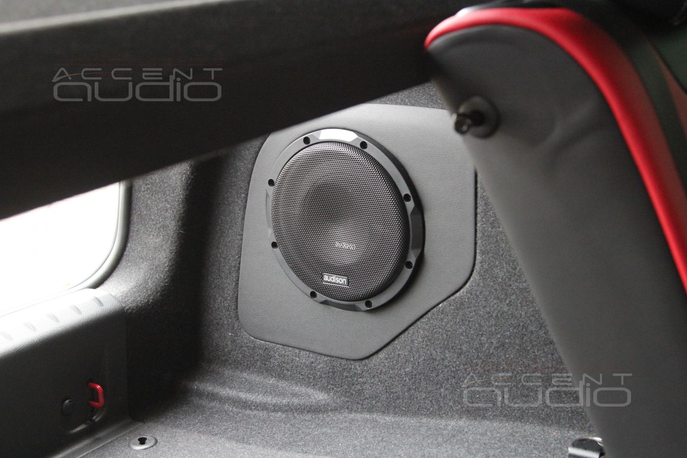 Маленькому сабвуферу – маленький, но качественный корпус: стелс для Audison Prima 8D