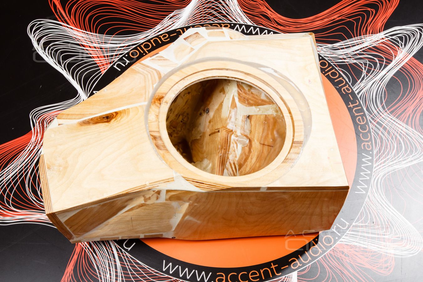 Действительно сложно, действительно сабвуфер, действительно полная интеграция: Dego в Escalade