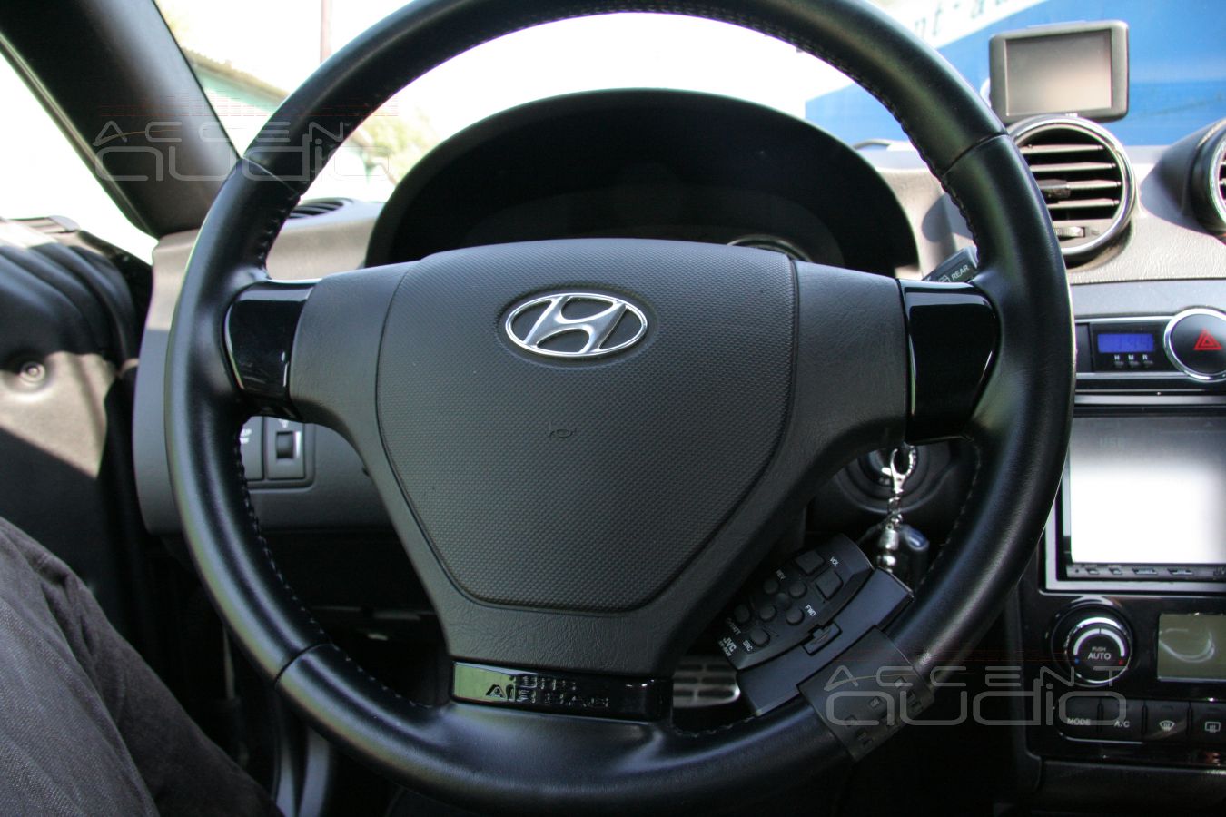 Любителям стильно-черного: Hyundai Coupe Black