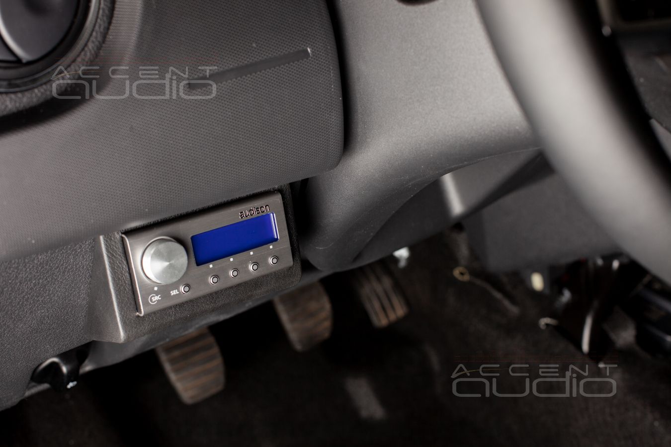 Установка усилителей Audison SRx 2S.1 и JLAudio JX 100\1D в подполье багажного отсека