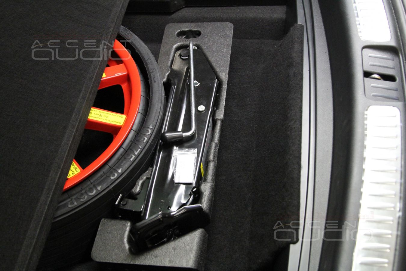 Установка усилителей в Porshe Macan: после сборки