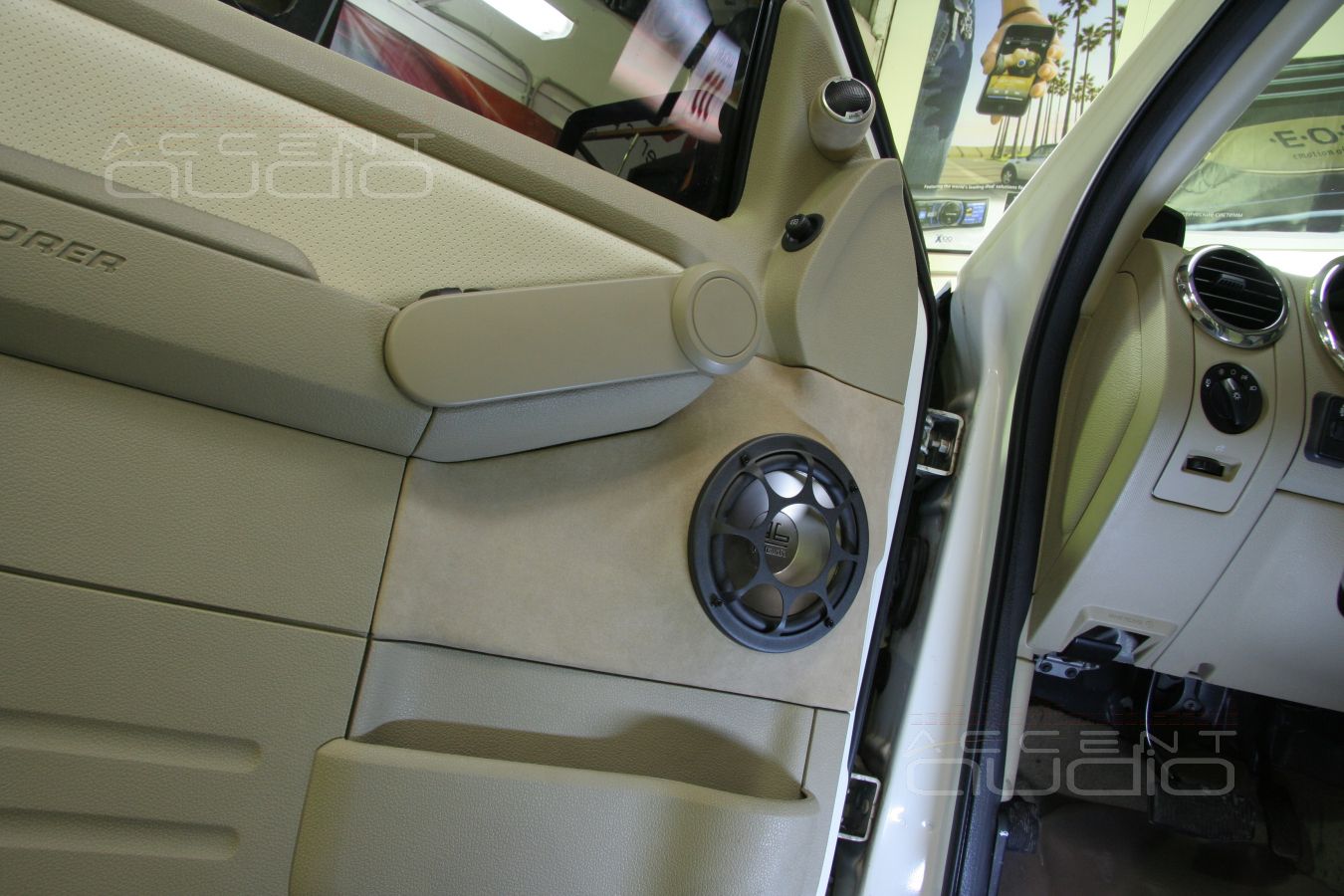 Установка акустики в стиле Ford Explorer