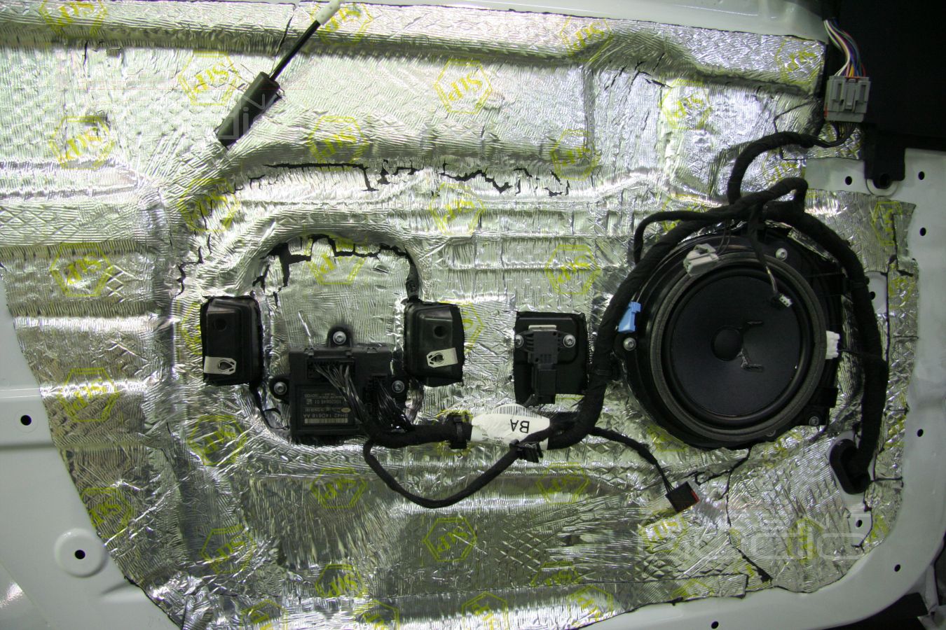 Виброизоляция кузова Jaguar XF