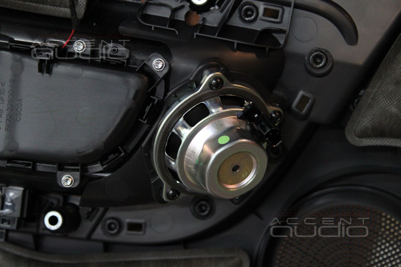 Двери нового Land Rover Discovery Sport 2016......