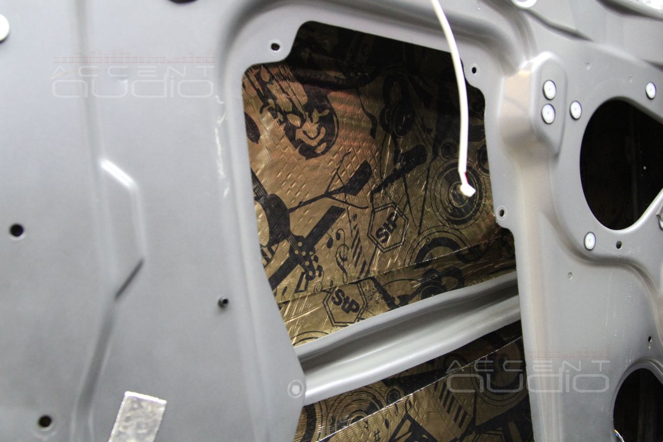 Установка акустики Focal Performance в Range Rover Discovery