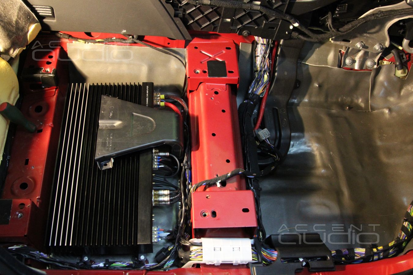 Установка аудиопроцессора и усилителя в RangeRover Evoque