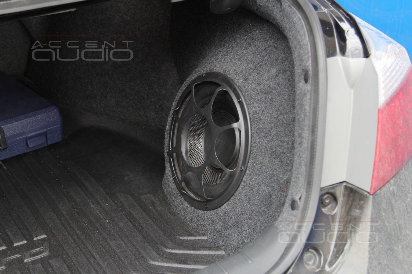 Сабвуфер стелс в Honda Accord 9