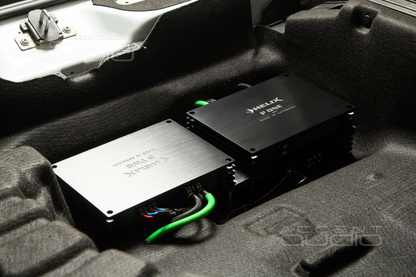 Решение: заводской и скрытый монтаж усилителей Helix в Mercedes GLE 2023