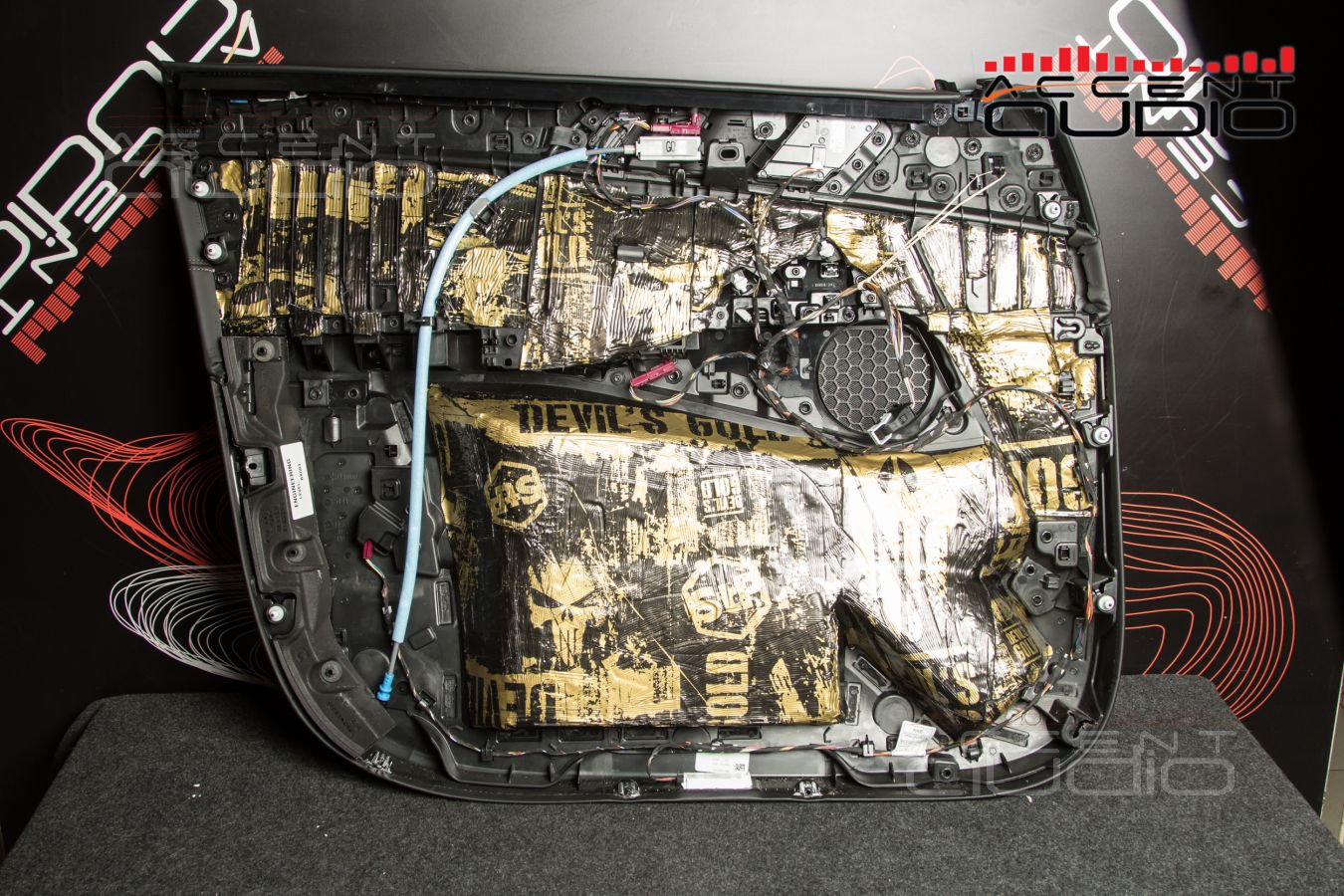 Среднечастотное звено в BMW X7 на динамиках Helix i7 – правильный штатный монтаж