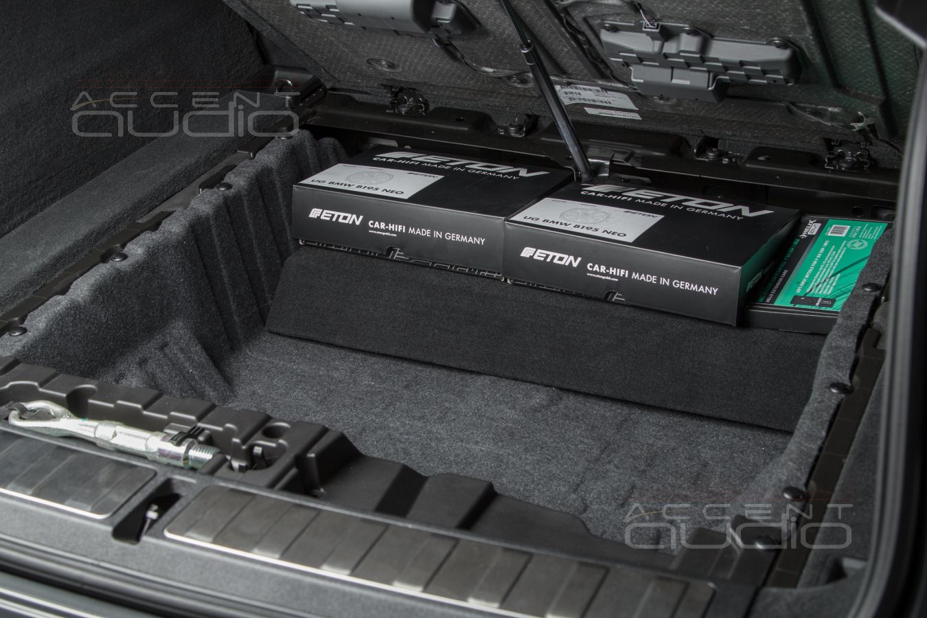 Усилители Helix PSix и MOneX в новом BMW X6 – удобный монтаж