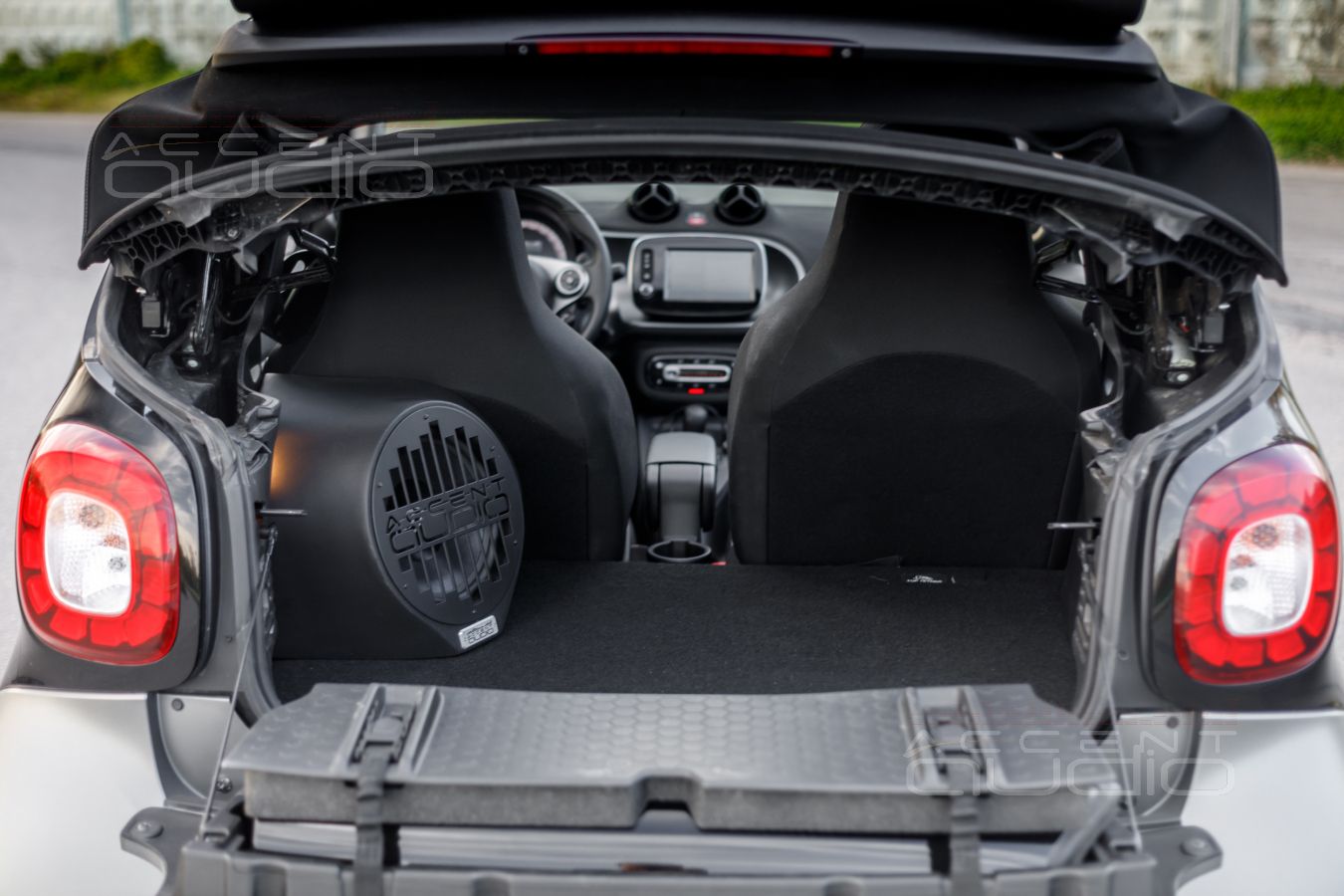 Аудиофильский сабвуфер Dego в Smart Fortwo 