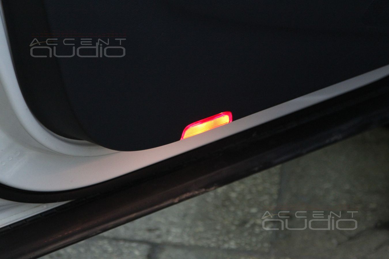 Volkswagen Tiguan: подсветка в дверях. Меняем отражатели на плафоны.