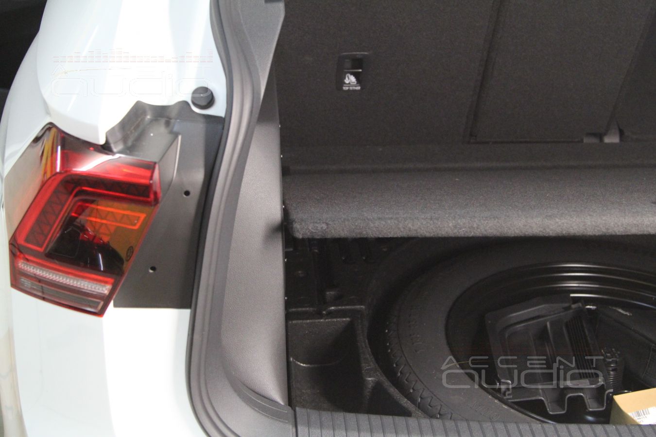 Сабвуфер стелс в новый Volkswagen Tiguan 2017