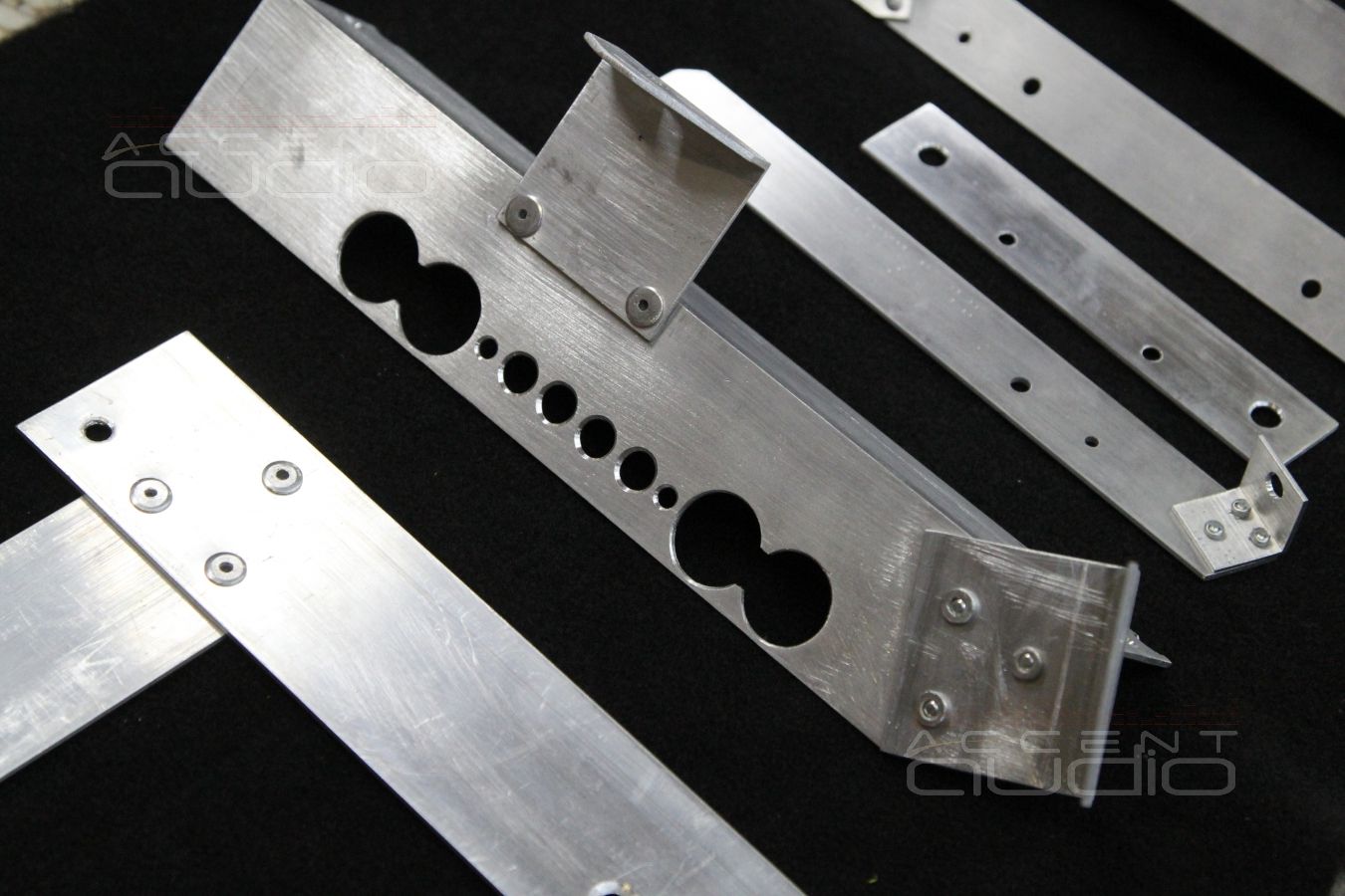 Установка усилителей E.O.S в Range Rover Discovery