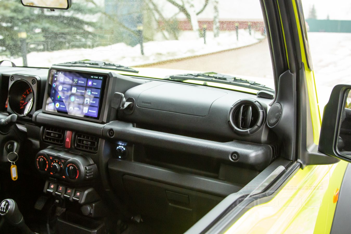 Правильная установка правильных широкополосных динамиков SOAudio в Jimny