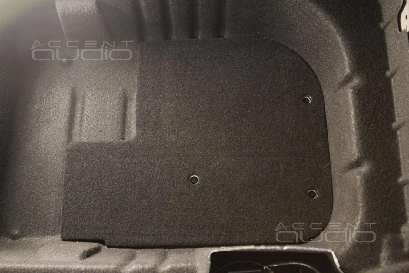 Скрытая интеграция усилителей Helix и Zapco в Mercedes-Benz E200