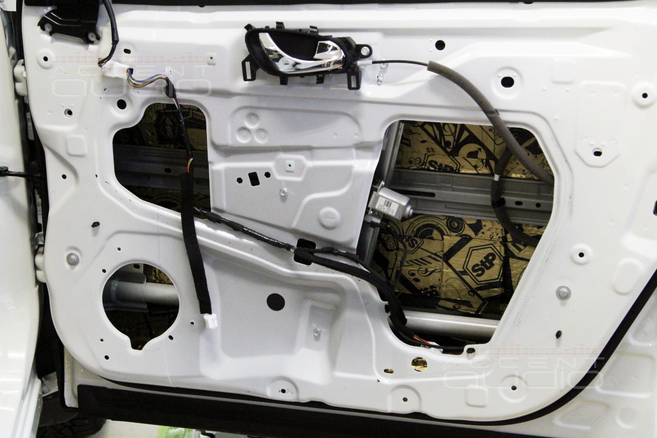 Установка акустики Focal 