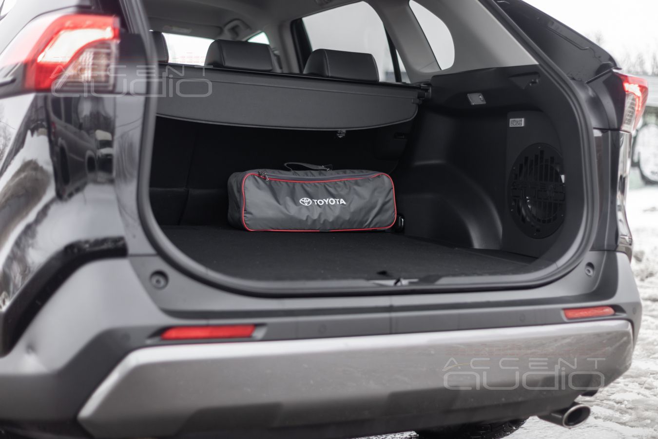 Установка усилителей Helix и Alpine в Toyota RAV4