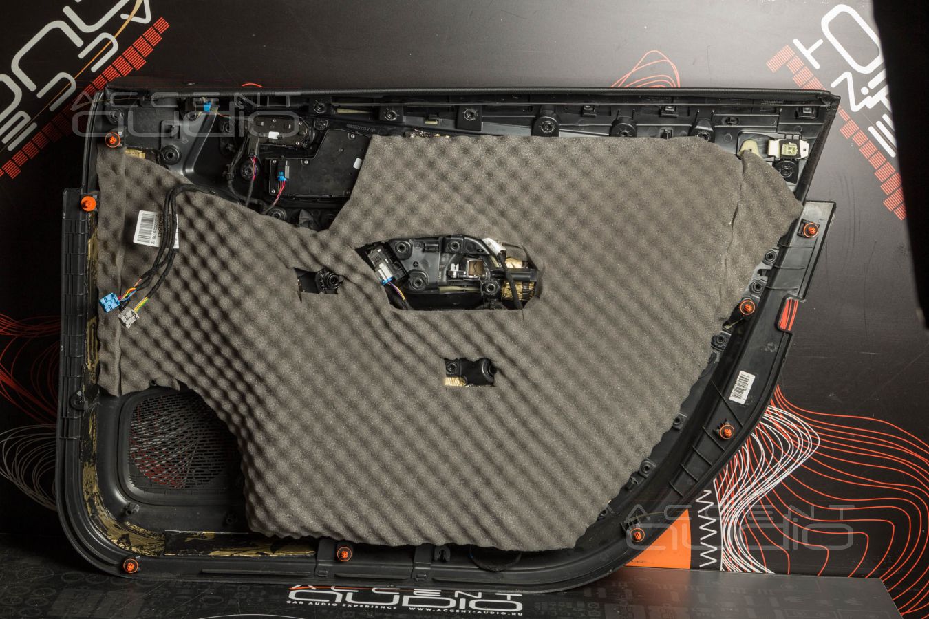 Правильная установка мидбасовых Helix Ci5 W165FM-S3 в Mercedes-Benz A 45