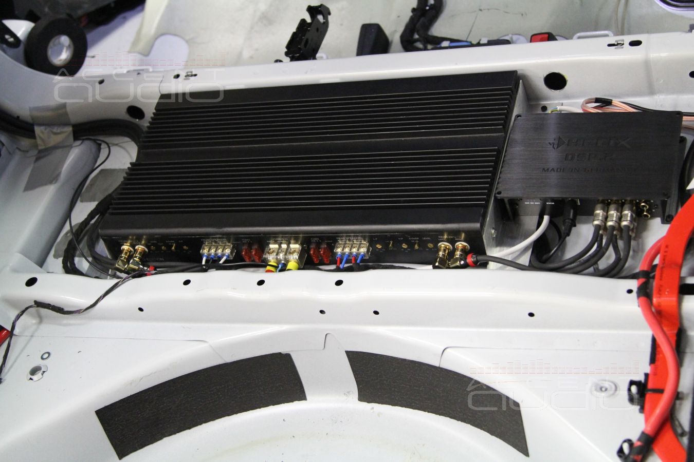 Установка усилителя и аудиопроцессора в Audi A5