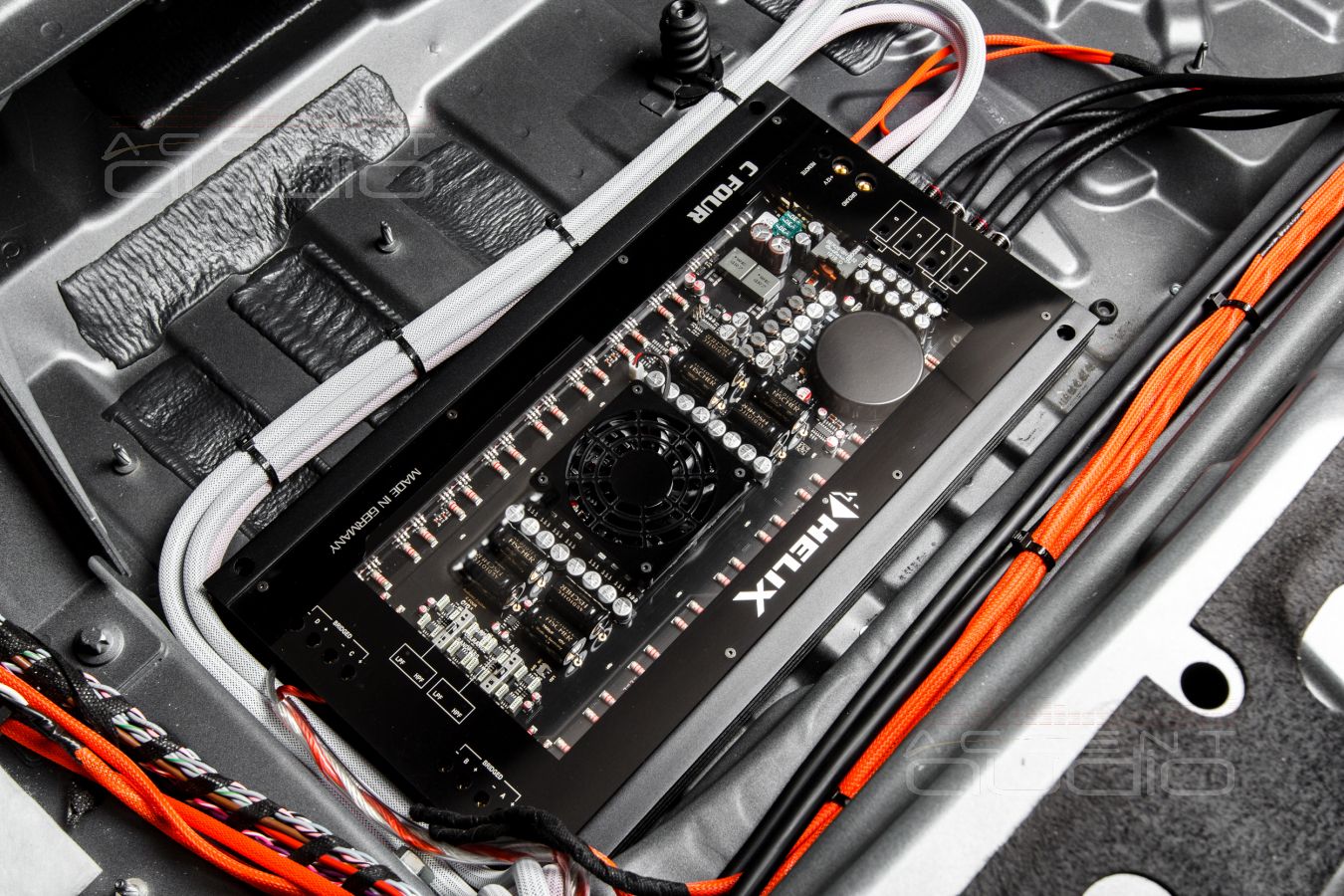 Глубокая интеграция усилителей Helix CFour и H400X в Mercedes-Benz GLS 2020