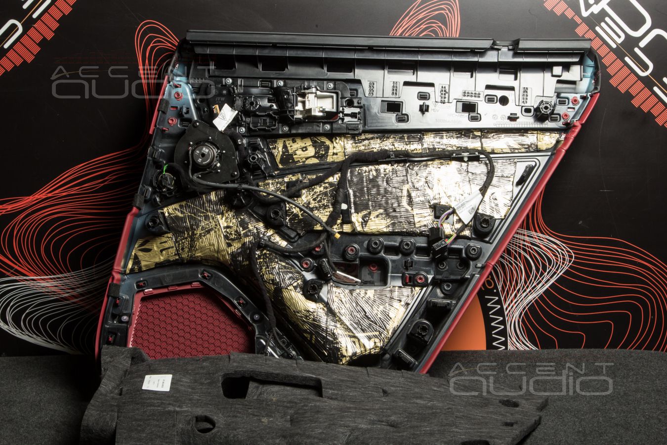 Установка мидбасовых Brax GL6 и аудиоподготовка дверей Porsche Panamera