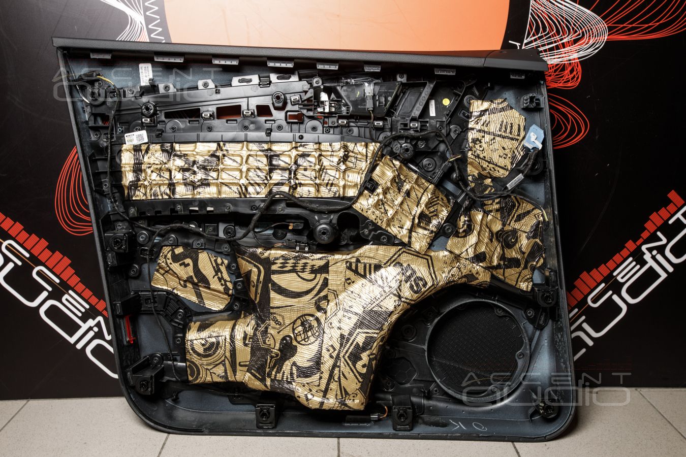 Аудиоподготовка дверей и установка SOAudio SO 165/38 в новой Audi Q5 ll