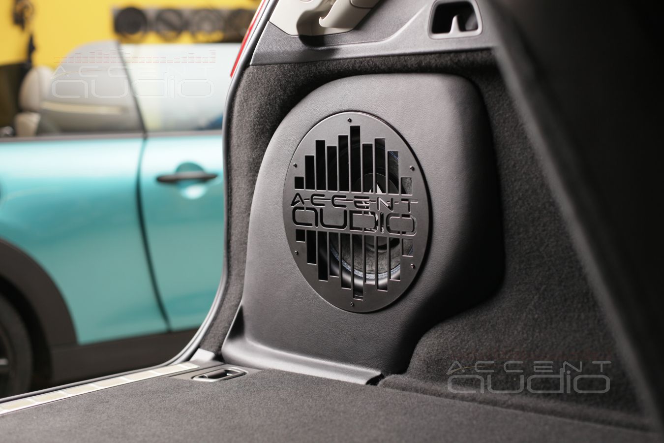 Настоящий сабвуфер-стелс специально для Volvo XC60 2019