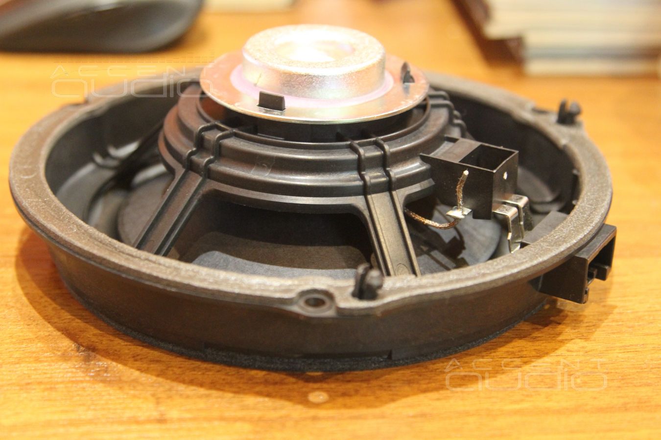 Технические моменты: штатная акустика, крепеж усилителя, Х-девайс