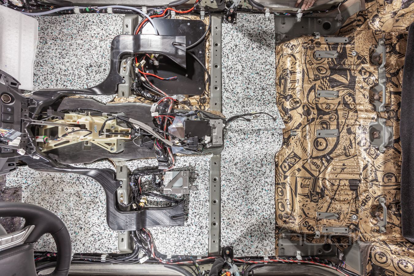 Шумоизоляция – обязательная процедура для Mitsubishi Pajero Sport