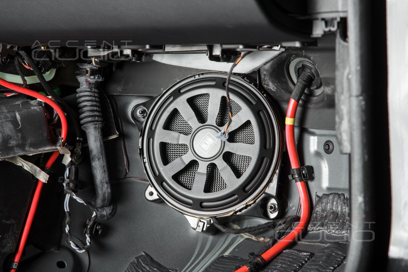 Монтаж внутрипольных вуферов BLAM MB 200 W в Mercedes-Benz GLE Coupe AMG 53