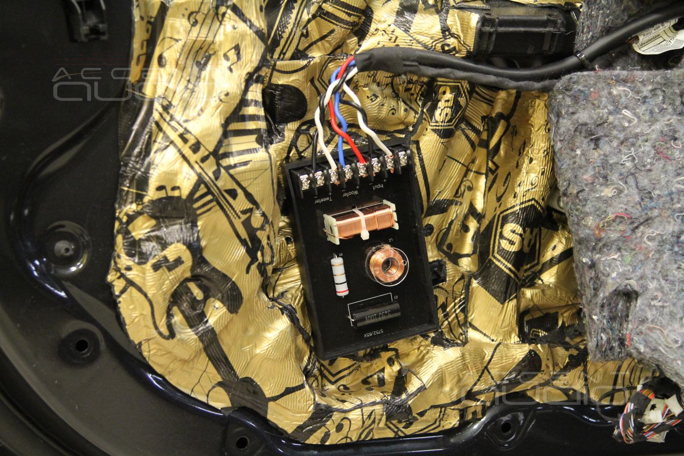 Установка твитеров и среднечастотных излучателей Dego в передние двери BMW 730LD