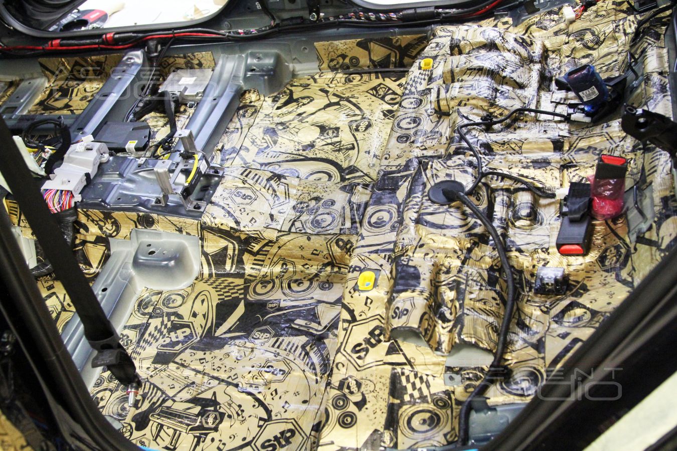 Шумоизоляция пола и задних дверей Kia Optima