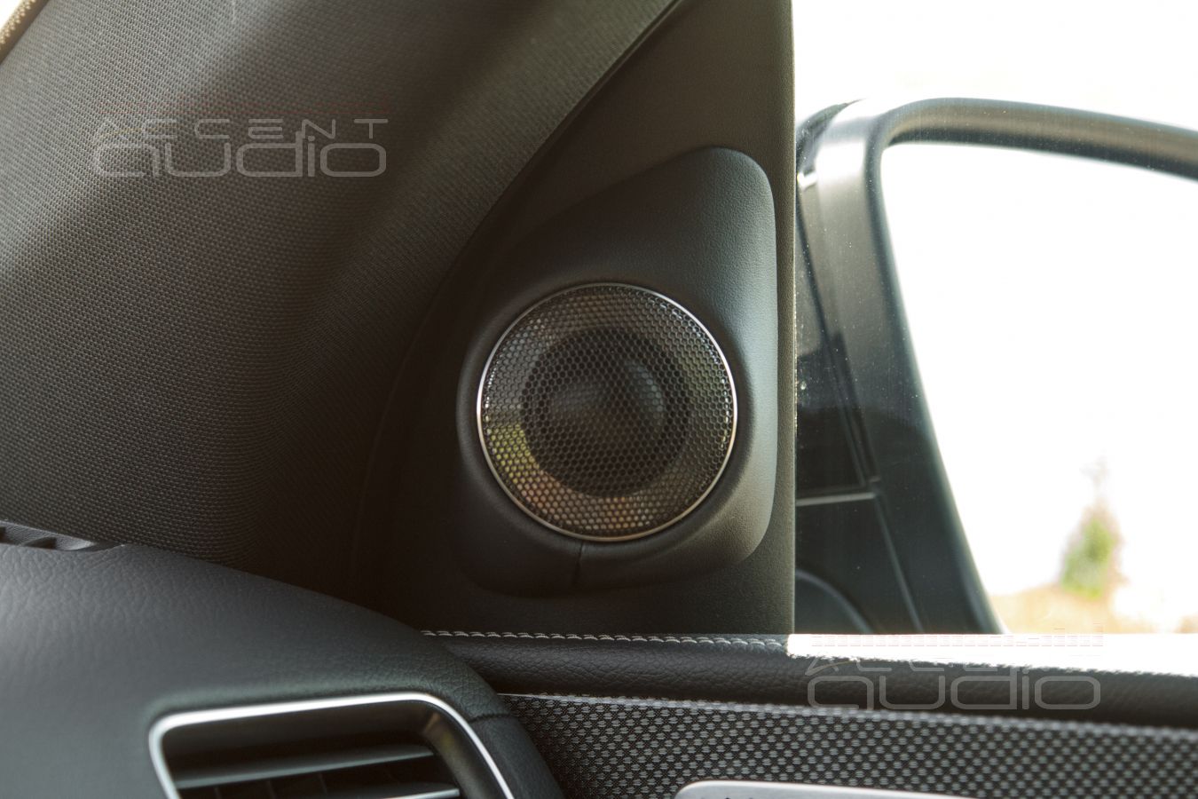 Красота и стиль твитеров Brax ML1 в интерьере Mercedes-Benz GLE Coupe AMG 53